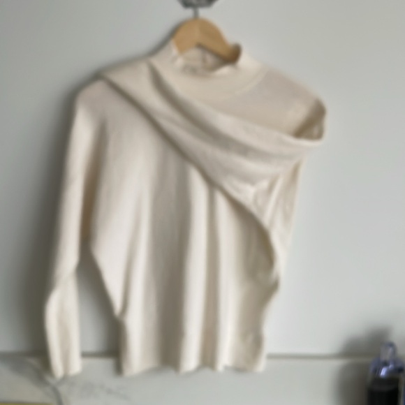 NWOT ~ Nicole Miller New York Top in soft white•size L💯extra fine merino wool - Picture 2 of 4